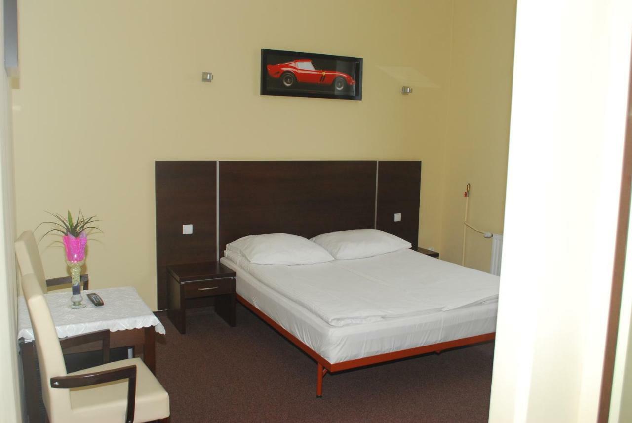 Hotel 104 Stargard Szczeciński Szoba fotó